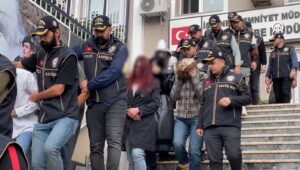 ahlak polisinden istanbulda 15 ilceye baskin uIY1aiFN.jpg