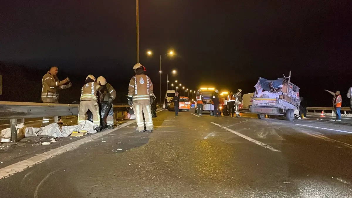 Beykoz’da Servis Minibüsü Devrildi: 3 Yaralı