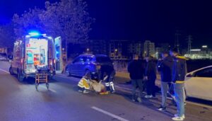 ehliyetsiz surucu park halindeki otomobile carpti sR6acYGa.jpg