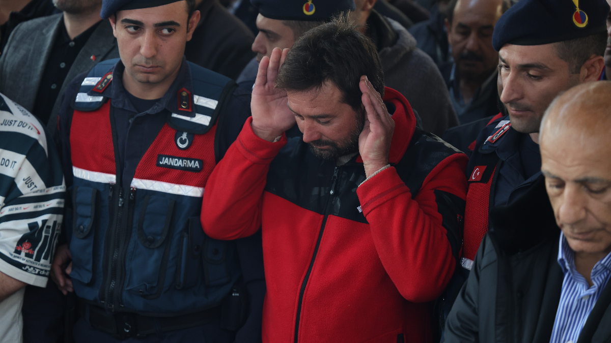 izmirde 5 kardes cikan yanginda hayatini kaybetti anne hakkinda karar f6bJw8Eg.jpg