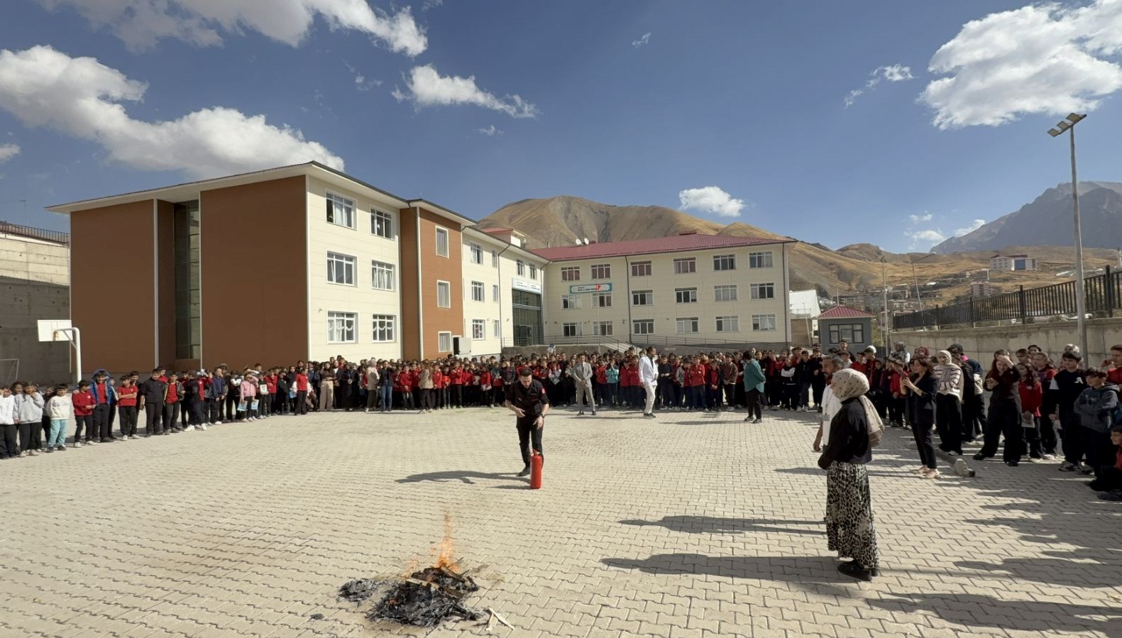 vanda deprem tatbikati x9GgIdIk.jpg