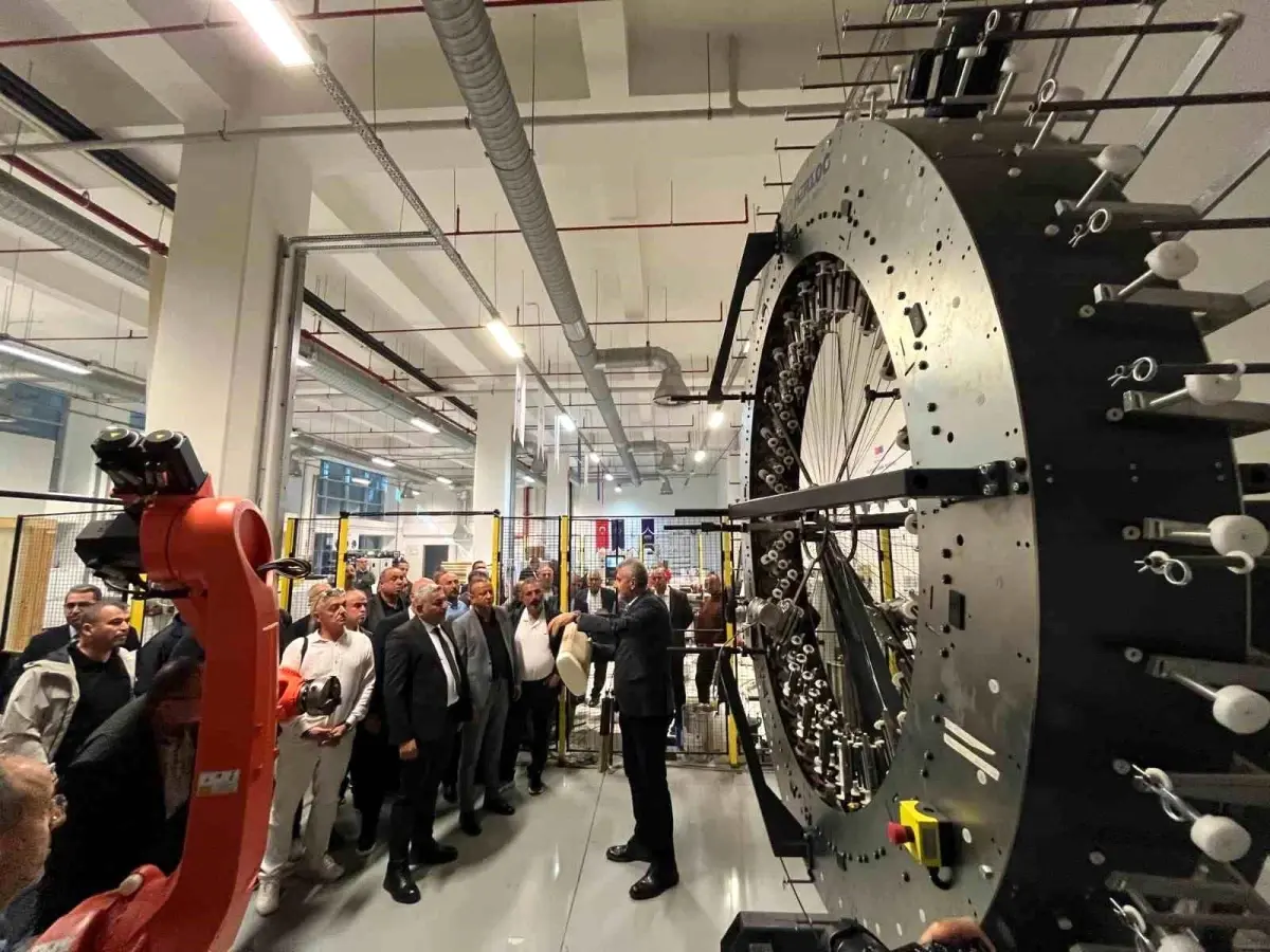 mtso heyeti bursa model fabrikada incelemelerde bulundu MQXe3Jzf.jpg